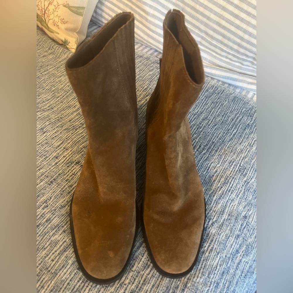 Dolce Vita brown suede boots - size 8